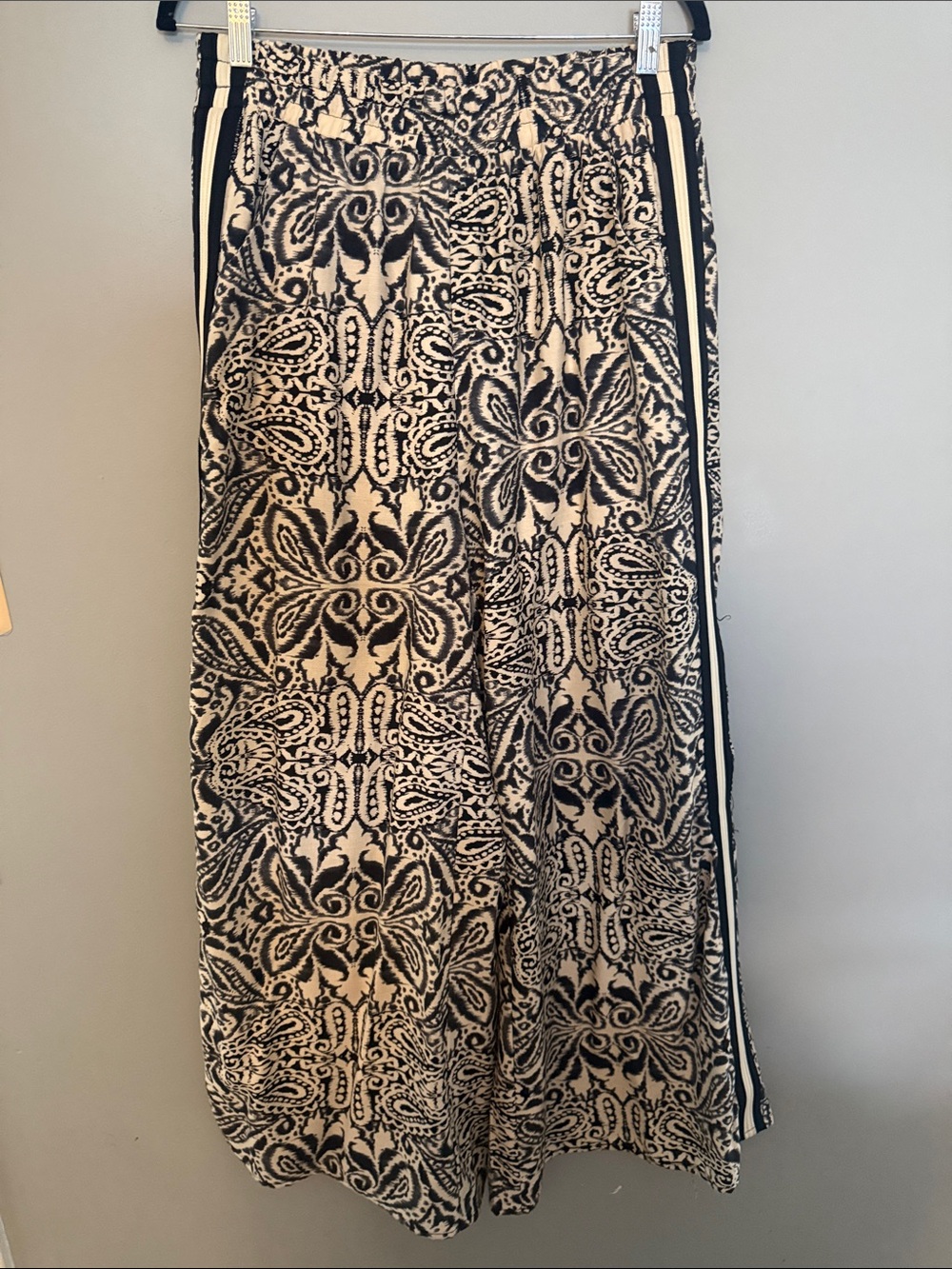 She + Sky Black and Cream Patterned wide leg pants with Side Stripes